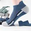 Calcetines para hombre del fabricante son anti-pie de atleta, resistentes al olor, de algodón, adecuados para adolescentes, deportes, absorbentes del sudor, transpirables, calcetines cortos casuales para hombre para todas las estaciones