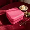 La caja mini de cuero más vendida de Amazon, un estuche de exhibición portátil para joyas, anillos, collares y pinzas para el pelo de bebé