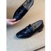 Mocassins Forrados com Lã Vintage Estilo Britânico Feminino Moda Nicho Camélia Slip-on Sapatos de Couro para o Trabalho Sapatos de Salto Grosso