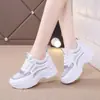 Zapatillas deportivas de papá de comercio exterior transfronterizas para mujer, zapatos de verano para mujer que aumentan la altura, zapatillas blancas casuales transpirables de malla versátiles de primavera