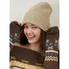 Gorro de Tricô Liso com Lã, Macio para o Inverno, Resistente ao Frio e Versátil para Homens e Mulheres, Gorro de Lã Vermelho Quente