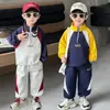 Conjunto de Sudadera con Media Cremallera y Bloques de Color Bordada para Niños, Primavera y Otoño 2026 Nuevo Conjunto Casual de Dos Piezas para Niños Pequeños