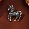 Broche Metálico del Año Nuevo del Caballo del Zodiaco, de Alta Gama y Elegante, con un Caballo Galopando, Simbolizando el Éxito, Accesorio para Ropa