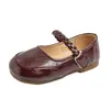 Zapatos Pequeños de Cuero de Princesa para Niñas 2025 Primavera Nuevos Estilo Vaquero Infantil Zapatos Plateados para Niñas Pequeñas Zapatos Tipo Frijol para Niños Pequeños y Medianos
