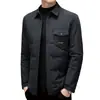 Jaqueta de plumas masculina 2026 outono/inverno plumas de pato branco gola alta quente luxo leve business jaqueta de plumas leve para jovens homens moderna