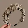 Diadema retro de alta gama color marrón Maillard 2026 para mujer, adecuada para el uso diario, para recoger el cabello suelto y crear un look de corona alta.