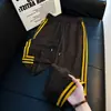 Calça de Moletom Estampada com Estrelas por Toda Parte Estilo Retro Americano Masculina Outono Design Retro Americano Calças Esportivas Retas Casuais