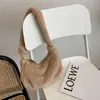 Bolsa Mini Cor Sólida Peluda Estilo Coreano Outono e Inverno, Bolsa de Mão de Pelúcia Moderna e Elegante, Bolsa de Axila Moda Casual Celebridade da Internet para Mulheres