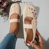 Verão 2025 Novo Exportação Europeia e Americana Tamanho Grande Bico Redondo Tecido Fly Bordado Moda Casual Slip-On Preguiçoso para Mulheres