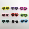 Gafas de sol de amor de colores funda de teléfono de goma crema tocado hebilla de zapato muñeca de peluche material de banda de goma
