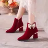 Zapatos de Boda Rojos Estilo Chino Nuevo Invierno 2025 para Mujer, Tacón Grueso, Cómodos para los Pies, Adecuados para Vestidos de Boda y Ropa Xiuhe, Botas de Boda Nupcial de Doble Uso