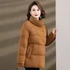 Chaqueta de plumón de invierno para mamá, nueva para mujer 2025, de plumón de pato blanco, para mediana edad y personas mayores, roja, cálida, chaqueta de invierno para mujer
