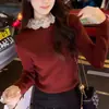 Nova coleção outono e inverno: camada base de tricô com gola alta parcial e renda feminina, um top de tricô suave e elegante, versátil e estiloso