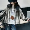 Chaqueta casual de nuevo estilo para otoño para niñas, chaqueta con capucha a rayas con cremallera para niños, top de moda