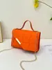 Bolso de Hombro Cruzado Pequeño Cuadrado de Tela Pu Color Sólido Moda Estilo Coreano Nuevo 2026 Acolchado de Diamante con Cadena Metálica
