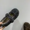 Zapatos de mujer estilo lazo francés, zapatos de noche, zapatos de suela plana para otoño e invierno para combinar con faldas, zapatos peludos para mujer, zapatos sencillos de felpa gris para usar al aire libre