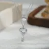 Cadena Elegante para Clavícula Bañada en Oro Real con Circonita Microincrustada para Mujer, Tacto de Alta Gama, Collar de Doble Capa con Llave de Corazón, Gargantilla Estilo Oficina