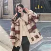 Abrigo retro de cuadros estilo coreano de imitación de lana de cordero para mujeres petite, nuevo para invierno 2025, engrosado y rejuvenecedor, estilo británico