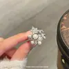 ¡Artesanía exquisita! Anillo de cometa pequeño y delicado para mujer, anillo abierto de perlas estilo ins con diamantes brillantes, textura de lujo ligero, anillo para dedo índice niche