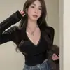 Elegante camiseta sexy de manga larga con cuello en V y diseño cruzado, para mujer, otoño, con costuras de encaje, top de moda para combinar.