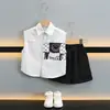 Traje de Verão Sem Mangas para Meninos Fresco e Bonito 2025 Nova Roupa Infantil Estilo Coreano Fashion Colete Camisa Roupa de Verão para Meninos Tendência