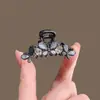 Pinza de Garra de Cristal con Pedrería Mariposa de Temperamento Versátil Coreana Nuevo Clip de Tiburón de Gama Alta Exquisito para Medio Recogido Accesorios para el Cabello