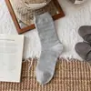 Calcetines blancos de encaje para mujer, nuevos de otoño, calcetines hasta la pantorrilla estilo coreano con rayas verticales, color liso, calcetines holgados para combinar con zapatos Birkenstock