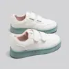 Novos sapatos femininos leves e estilosos com tiras de velcro, um estilo popular de outono, apresentando um design antiderrapante com sola macia para uso casual e esportivo - CQ9005