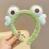 Faixa de Cabeça Divertida de Desenho Animado com Olhos Grandes e Coração Verde de Sapo para Mulheres, Adorável Faixa de Cabeça de Sapo de Pelúcia para Lavar o Rosto
