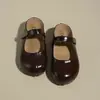 Novos sapatos Mary Jane com sola grossa, bico fechado 2026, para usar por cima, com velcro, estilo francês, com chinelos de verão retrô, femininos