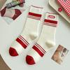 Calcetines de punto grueso a rayas bordados en combinación de colores rojo y blanco para mujer, a media pantorrilla, calcetines de felpa de punto doble para mujer, estilo universitario de otoño e invierno