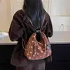 Bolsas de mano de lujo ligero estilo coreano al por mayor para mujer, nuevos bolsos de hombro elegantes de lunares para otoño 2026, mochilas versátiles