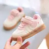Sapatos estilo alemão para meninas 2026 Estilo Primavera/Outono Tênis casuais de cano baixo para crianças Antiderrapante Leve Para bebês e crianças pequenas Sapatos para caminhar e esportes para meninas