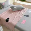 Dibujo Animado Perro Azul Waffe Set de Tres Piezas Esterilla de Seda Helada Gorro de Cama Esterilla con Bordado para Aire Acondicionado Lavable a Máquina Plegable