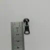 No. 3 metal brillante para pistola, tirador inferior colgante para pistola, en stock, tirador de cremallera, pieza para equipaje y ropa, suministro directo de fábrica