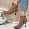 Botines de tacón alto con punta de terciopelo esmerilado para mujer, botines sencillos de otoño e invierno, nuevas botas de moda 2026 para mujeres menudas, con tacones de copa de vino
