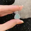 Nuevo collar con colgante de Buda Maitreya sonriente para mujer, con un diseño sofisticado, discreto y de alta gama, perfecto para atraer riqueza en 2026