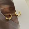 Pendientes Metálicos Brillantes en Forma de C con un Estilo Único de Nicho, Textura Minimalista, Estética de Influencer de Moda, Nuevos Pendientes de Primavera/Verano para Mujer