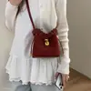 Exquisito bolso de mano de gamuza estilo coreano, versátil para el uso diario, nuevo minibolso cruzado para teléfono otoño 2026 para mujer