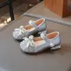 Zapatos de Princesa de Tacón Alto para Niñas Velcro Estilo Princesa Zapatos de Cuero para Niñas Primavera y Otoño Nuevos Suela Suave Zapatos para Niñas Pequeñas y Niños Pequeños