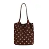 Bolsa de Ombro Estilo Balde com Poá Texturizado Simples 2026 Chegada Nova de Verão Nicho Simples Casual Personalidade de Mão
