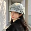 Enviado desde China, gorra de mezclilla de ala ancha estilo newsboy con botones deshilachados degradados de alta gama coreana, gorra octagonal tipo pico de pato para otoño, moderna