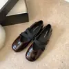 Sapatos pequenos de couro versáteis para primavera e outono, sapatos Mary Jane com tira cruzada 2026, sapatos baixos retrô, novo estilo retrô de couro macio