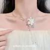 Colar de Contas Vermelho Dopamina Íris Primavera e Verão, Design de Nicho Doce e Sofisticado com um Toque Versátil e Atmosférico para a Clavícula