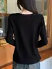 Camiseta branca de manga comprida com decote em V para mulheres, adequada para primavera e outono, novo modelo 2026, pode ser usada como camada externa ou como camada interna, corte solto para pessoas baixinhas