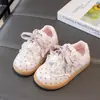 Zapatos Deportivos Infantiles 2026 Otoño Nuevo Estilo Superficie de Cuero Transpirable Niños Medianos y Grandes Niñas Moda Moño de Dibujos Animados Zapatos Casuales