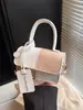 Bolso de Mano con Textura Patchwork de Moda Tendencia de Este Año 2026 Verano para Viajar con Estilo Bolso Pequeño Cuadrado de Hombro Cruzado Tendencia