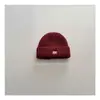 Gorro de punto bordado con letras estilo coreano para niños, unisex, con protección para las orejas, nuevo gorro de invierno a rayas para otoño/invierno, al por mayor