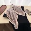 Nuevo Pañuelo Cuadrado de Algodón Estilo Británico con Diseño Estampado para Mujer, Adecuado como Chal, Protección Solar, Pañuelo Decorativo para el Cuello, Bufanda o Pañuelo para la Cabeza