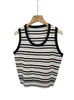 Camisole de Tricô Listrada em Cores Contrastantes Roupa Externa Feminina Verão Fina Design em U de Gola Alta Top de Tricô Sem Mangas de Nicho